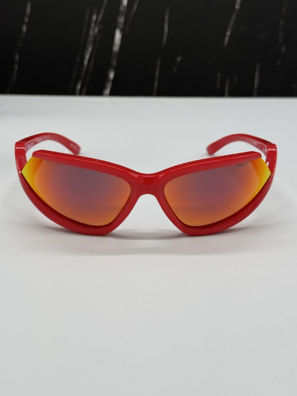 NEW BALENCIAGA BB0289S 005 RED GEOMETRIC UNISEX SUNGLASSES BALENCIAGA EYEWEAR - Picture 3 of 10